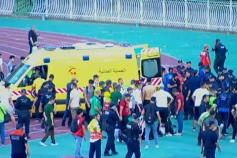 رسميًا.. الرئيس الجزائري يأمر بفتح تحقيق في حادث مولودية الجزائر